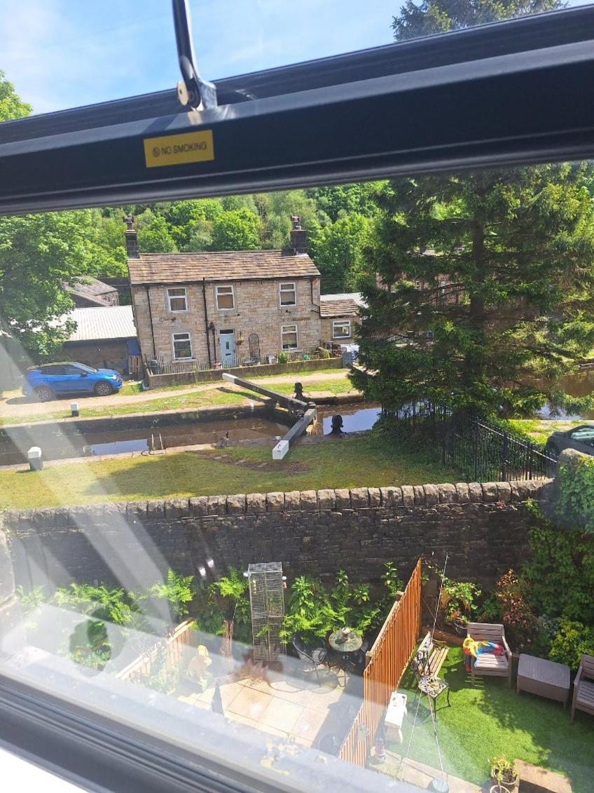 Todmorden Bed & Breakfast - The Toothless Mog Walsden Zewnętrze zdjęcie