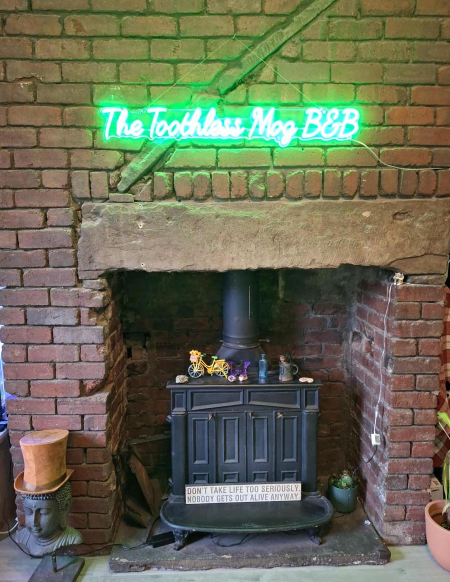 Todmorden Bed & Breakfast - The Toothless Mog Walsden Zewnętrze zdjęcie